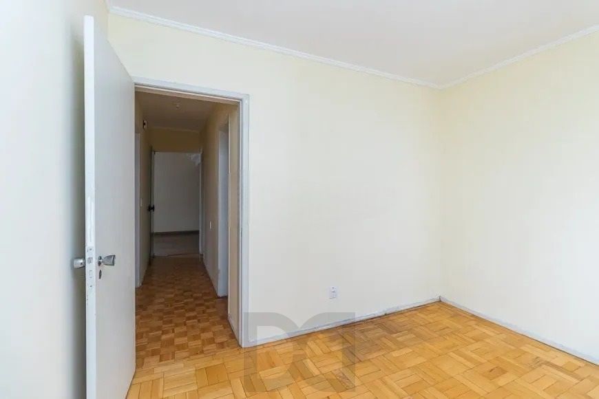 Amplo apartamento de 3 dormitórios com sacada e vaga coberta no Petrópolis — foto 12
