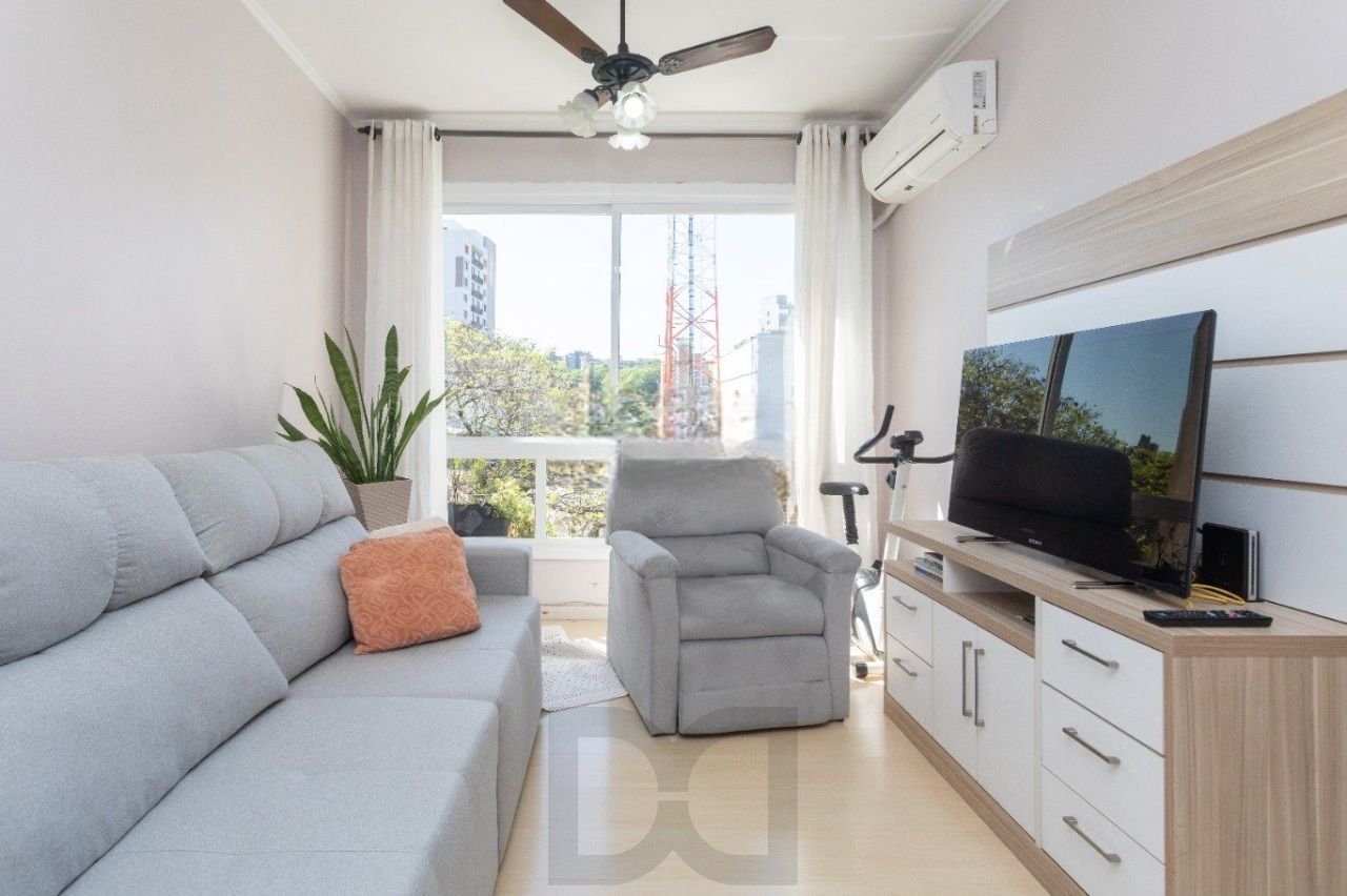 Amplo Apartamento de 3 Dormitórios com Churrasqueira no Bairro Floresta — foto 1