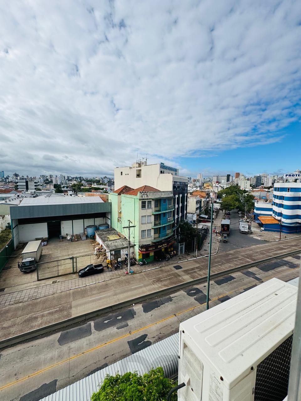 Apartamento Semimobiliado com 3 Dormitórios, 1 Suíte e Elevador — foto 28