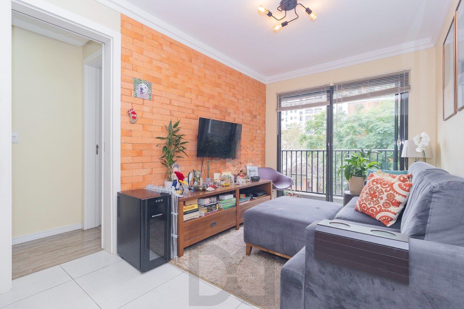 Apartamento Reformado com 2 Dormitórios, 2 Vagas e Churrasqueira no Mont Serrat — foto 2