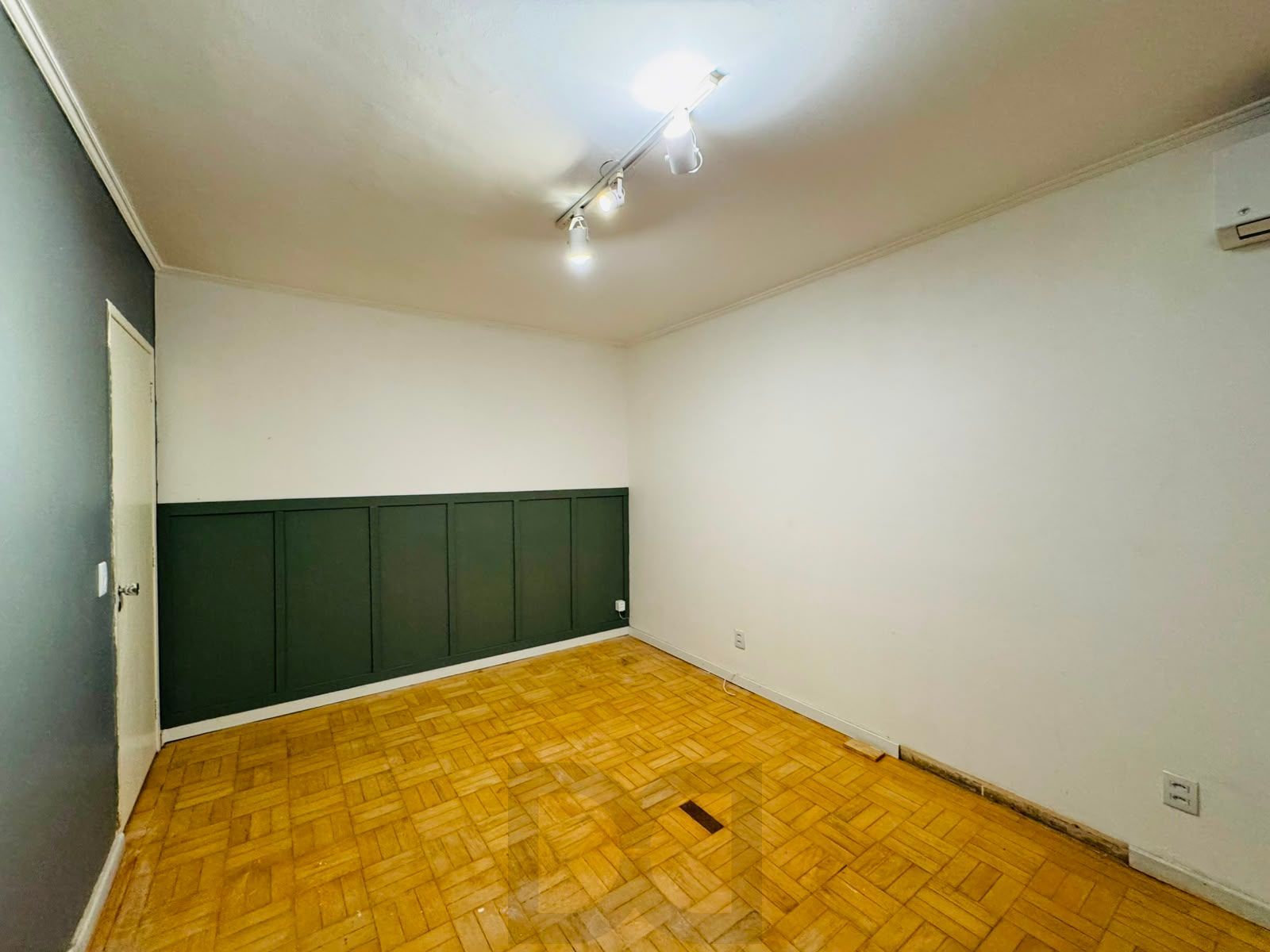 Apartamento reformado de 3 dormitórios com churrasqueira e vaga no Petrópolis — foto 23