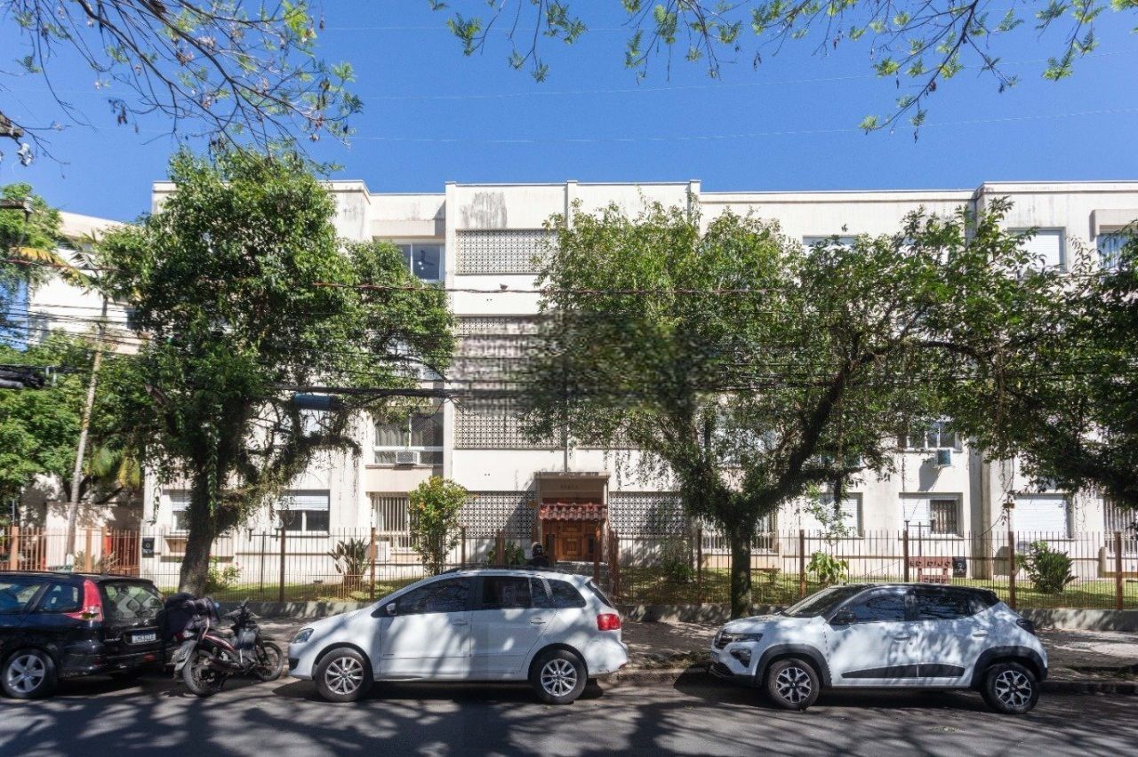 Amplo Apartamento de 3 Dormitórios com Churrasqueira no Bairro Floresta — foto 27