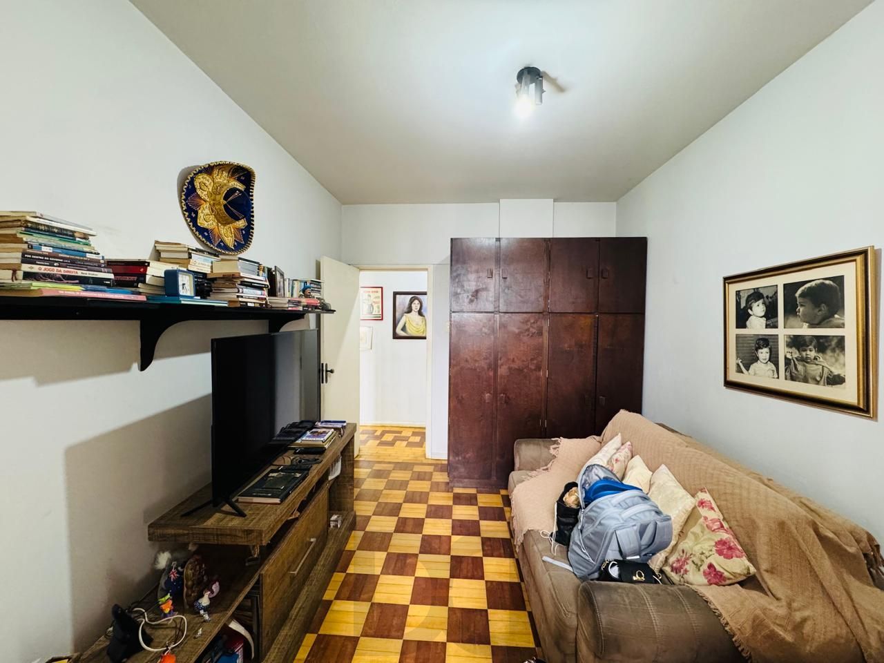Apartamento Semimobiliado com 3 Dormitórios, 1 Suíte e Elevador — foto 15