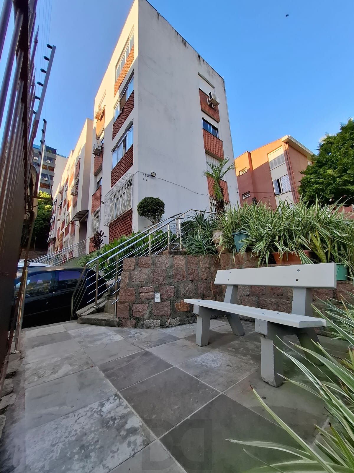 Apartamento com 2 quartos, 47m², reformado, bairro Petrópolis — foto 25