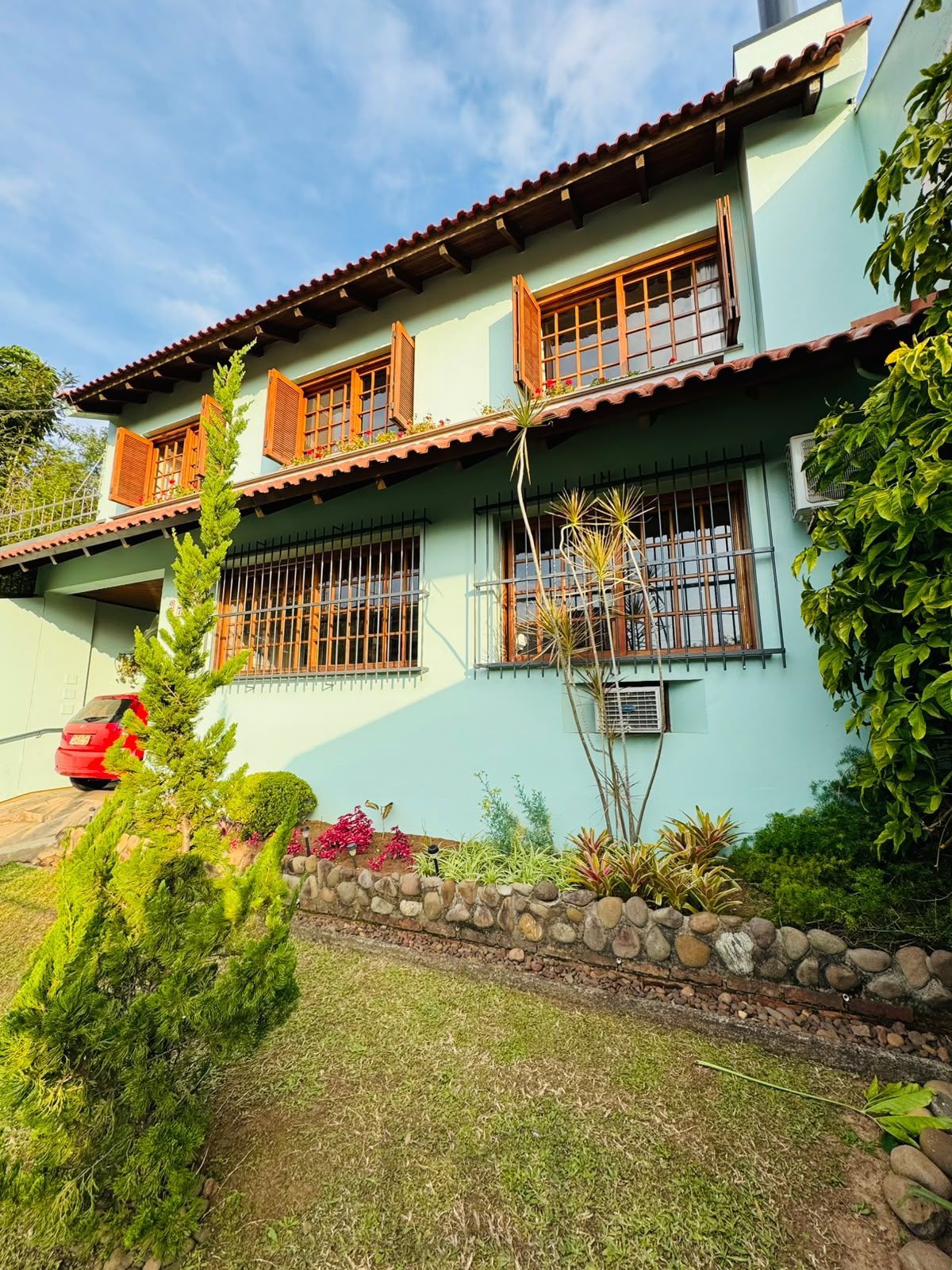 Casa com 5 quartos e 250m² à venda em Chácara das Pedras, Porto Alegre — foto 1