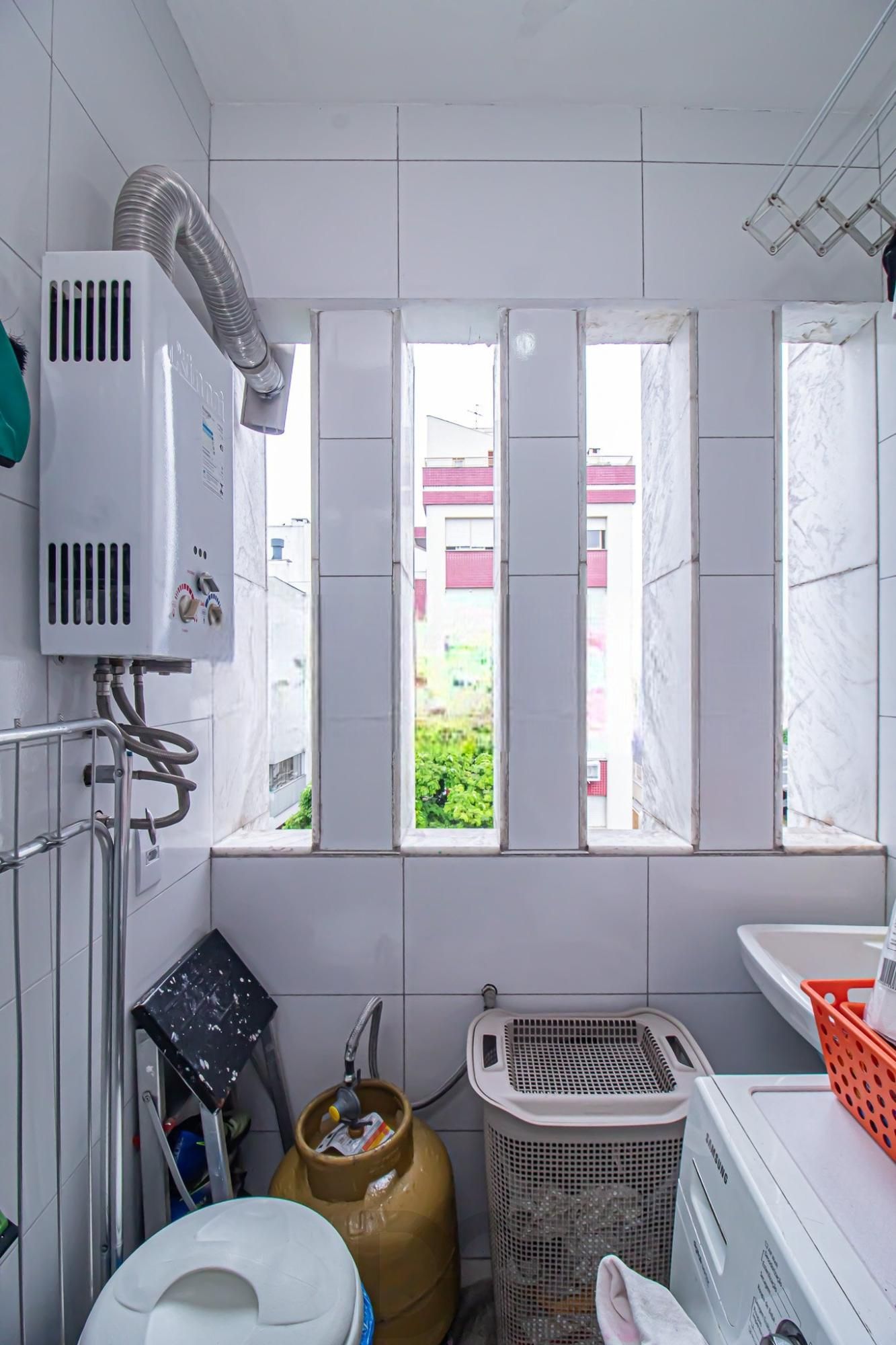 Apartamento 1 Dormitório Reformado com Sacada e Churrasqueira no Jardim Botânico — foto 11