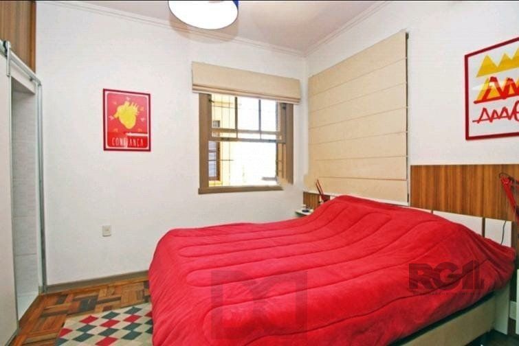 Apartamento Reformado com 3 Dormitórios e 3 Vagas no Petrópolis — foto 13