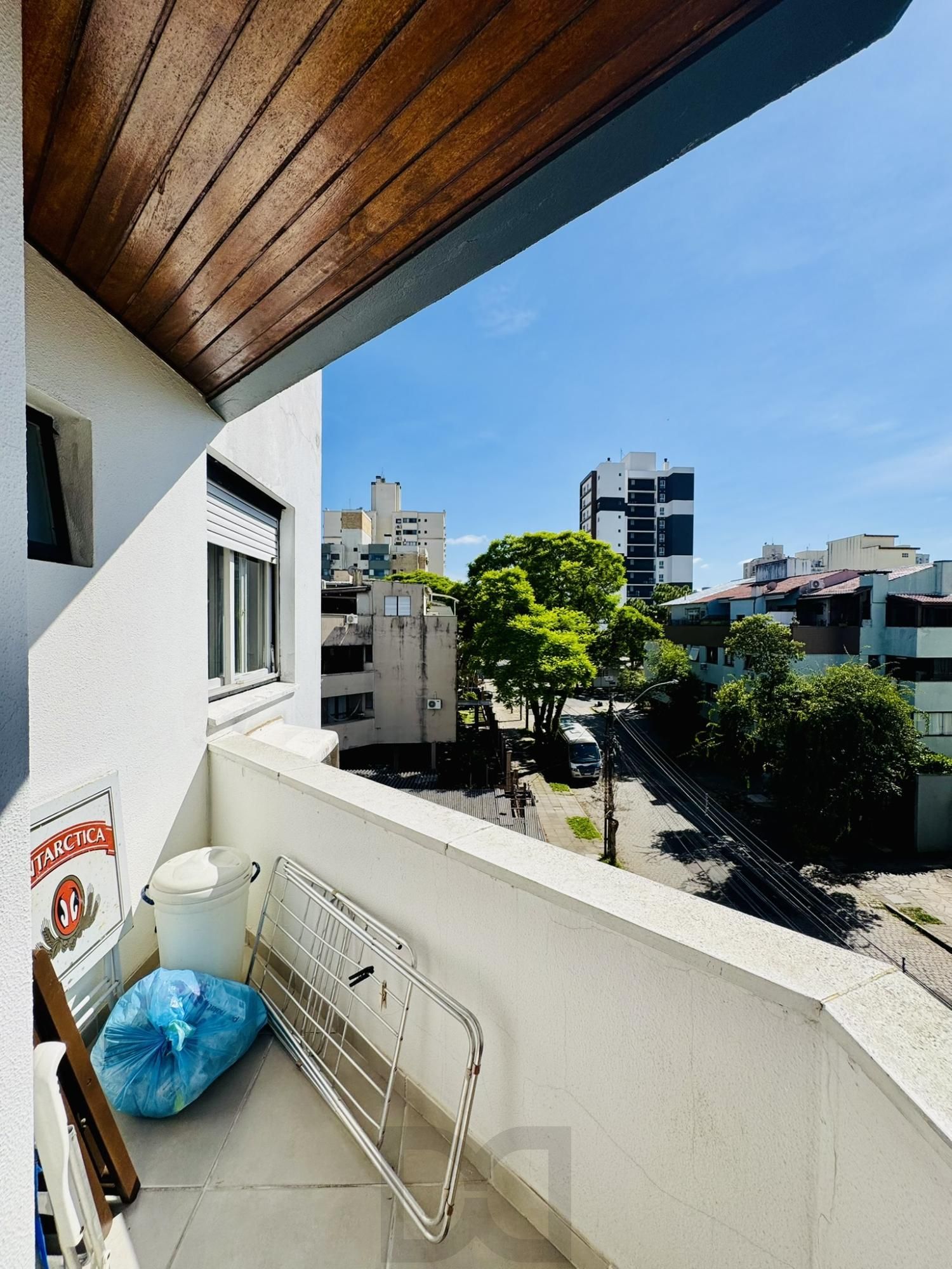 Apartamento 1 Dormitório Reformado com Sacada e Churrasqueira no Jardim Botânico — foto 5