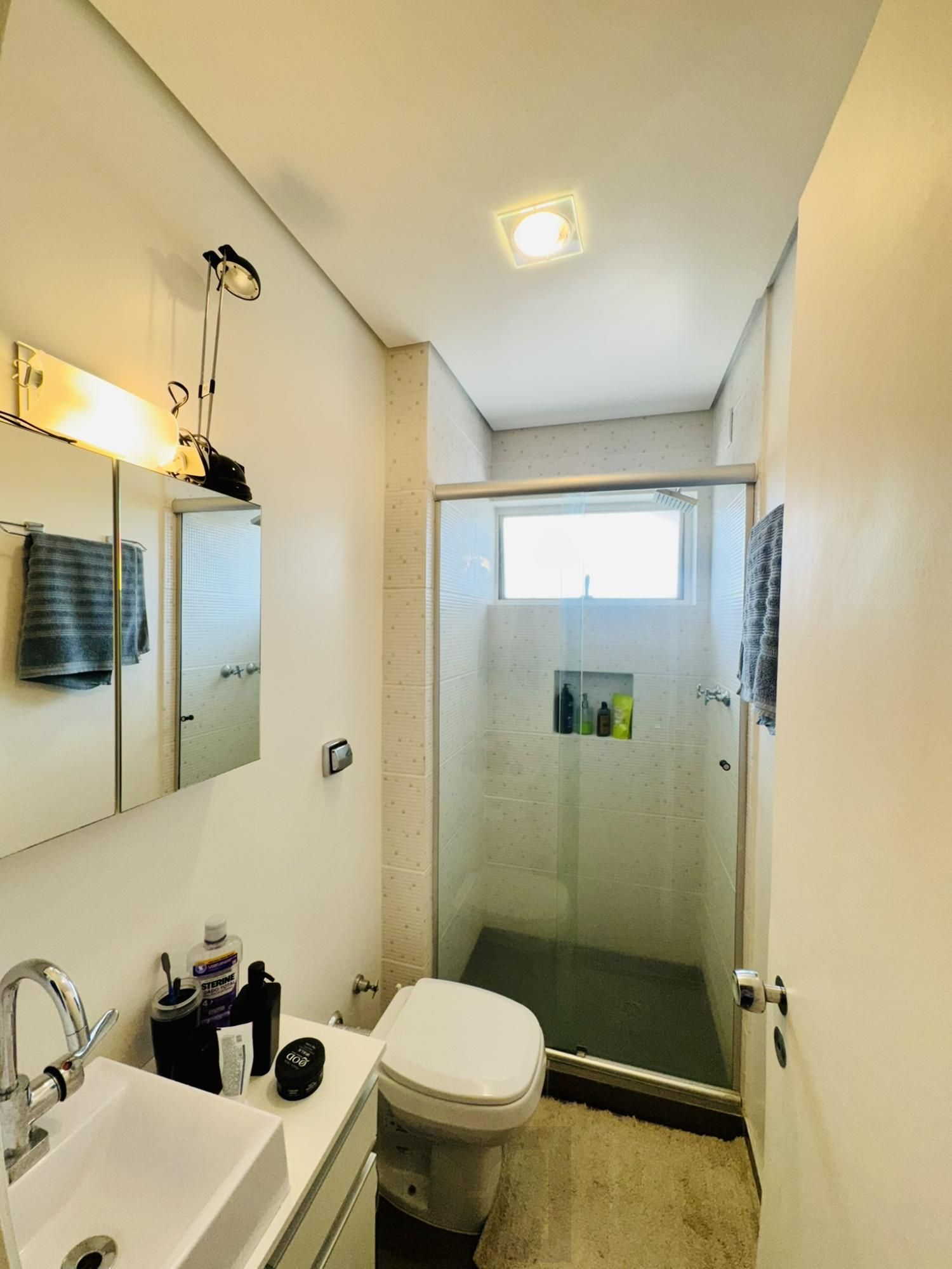 Apartamento 1 Dormitório Reformado com Sacada e Churrasqueira no Jardim Botânico — foto 12