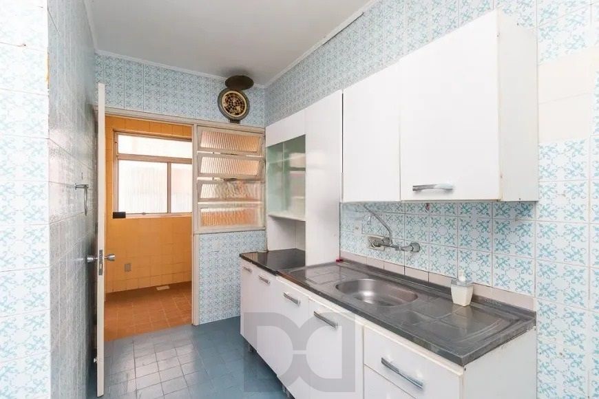 Amplo apartamento de 3 dormitórios com sacada e vaga coberta no Petrópolis — foto 6