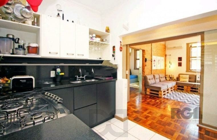 Apartamento Reformado com 3 Dormitórios e 3 Vagas no Petrópolis — foto 8