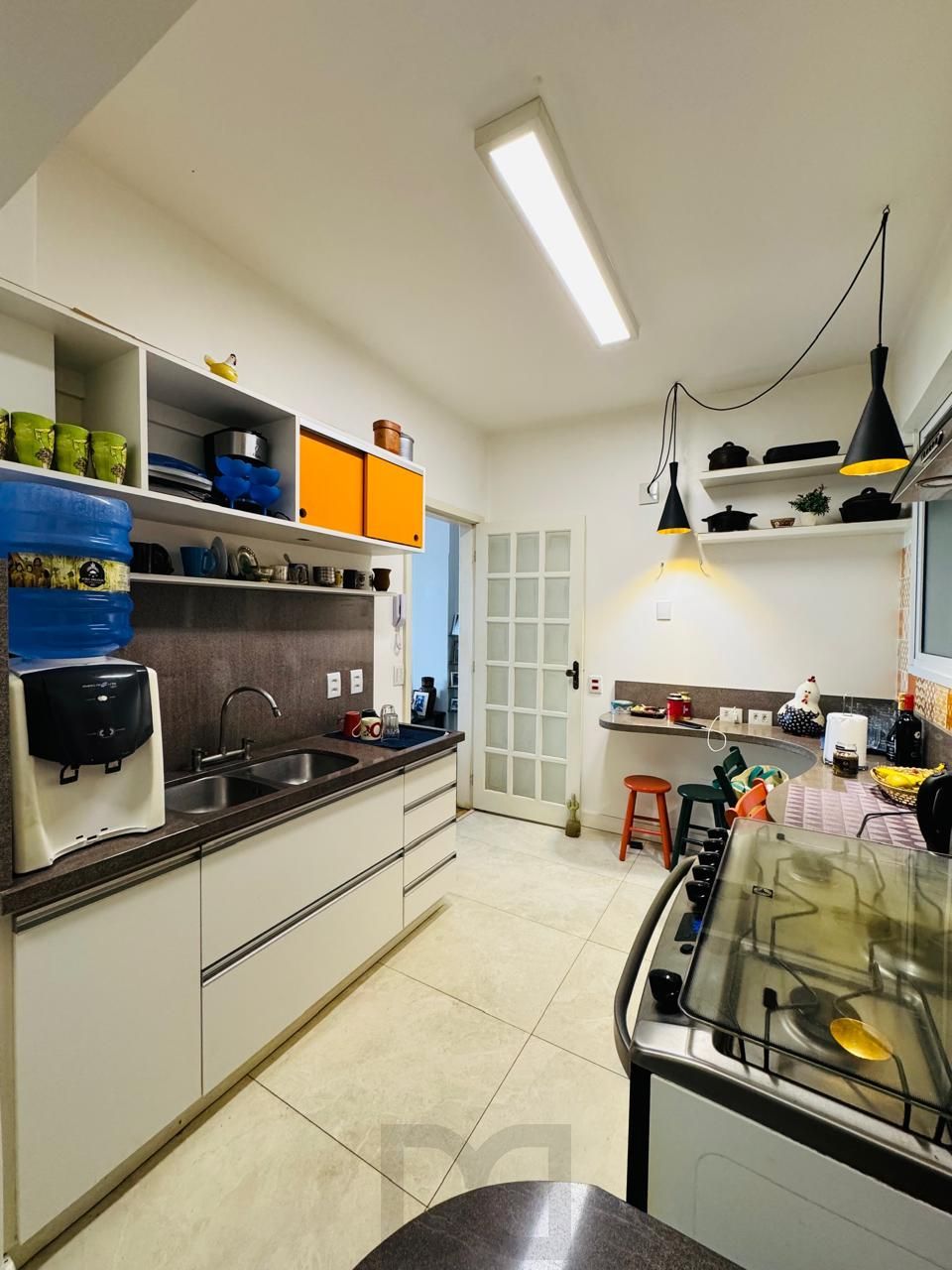 Apartamento Semimobiliado com 3 Dormitórios, 1 Suíte e Elevador — foto 6