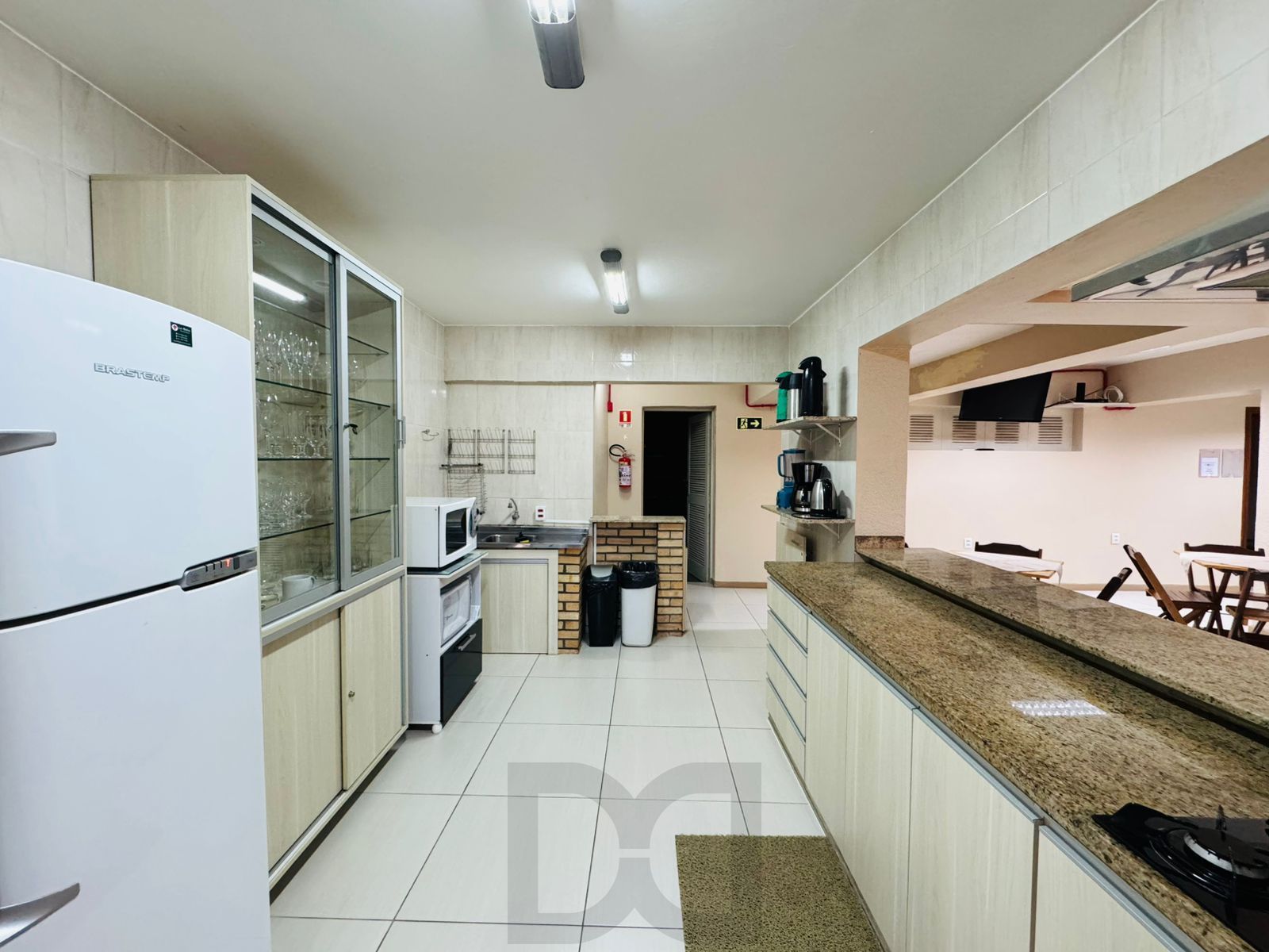 Apartamento com 2 quartos, 47m², reformado, bairro Petrópolis — foto 16