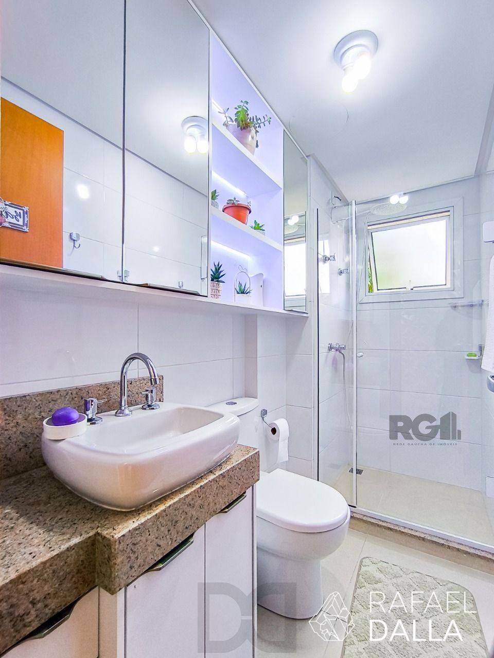 Na Rua Barão do Gravataí: Apartamento de 2 Dormitórios com Suíte e Churrasqueira, em estado de novo e LINDO, vaga de garagem. — foto 12