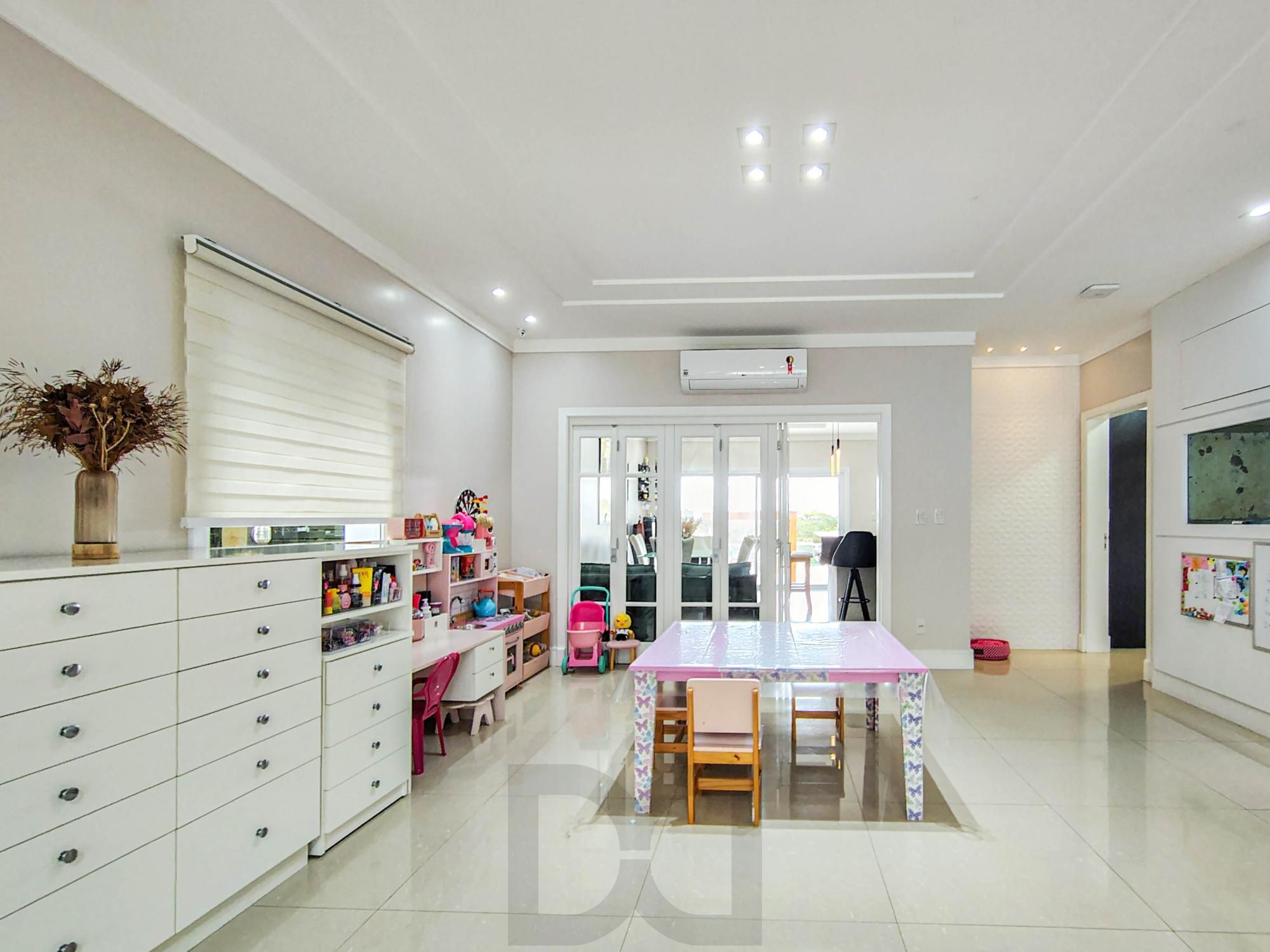 Casa mobiliada com 377m² com 4 dormitórios — foto 8