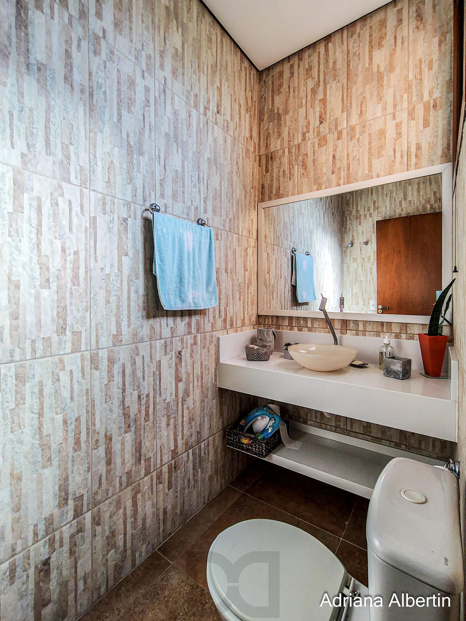 Casa estilo sítio no Alphaville Porto Alegre | Lago com carpas, pomar e vista permanente para o verde — foto 65
