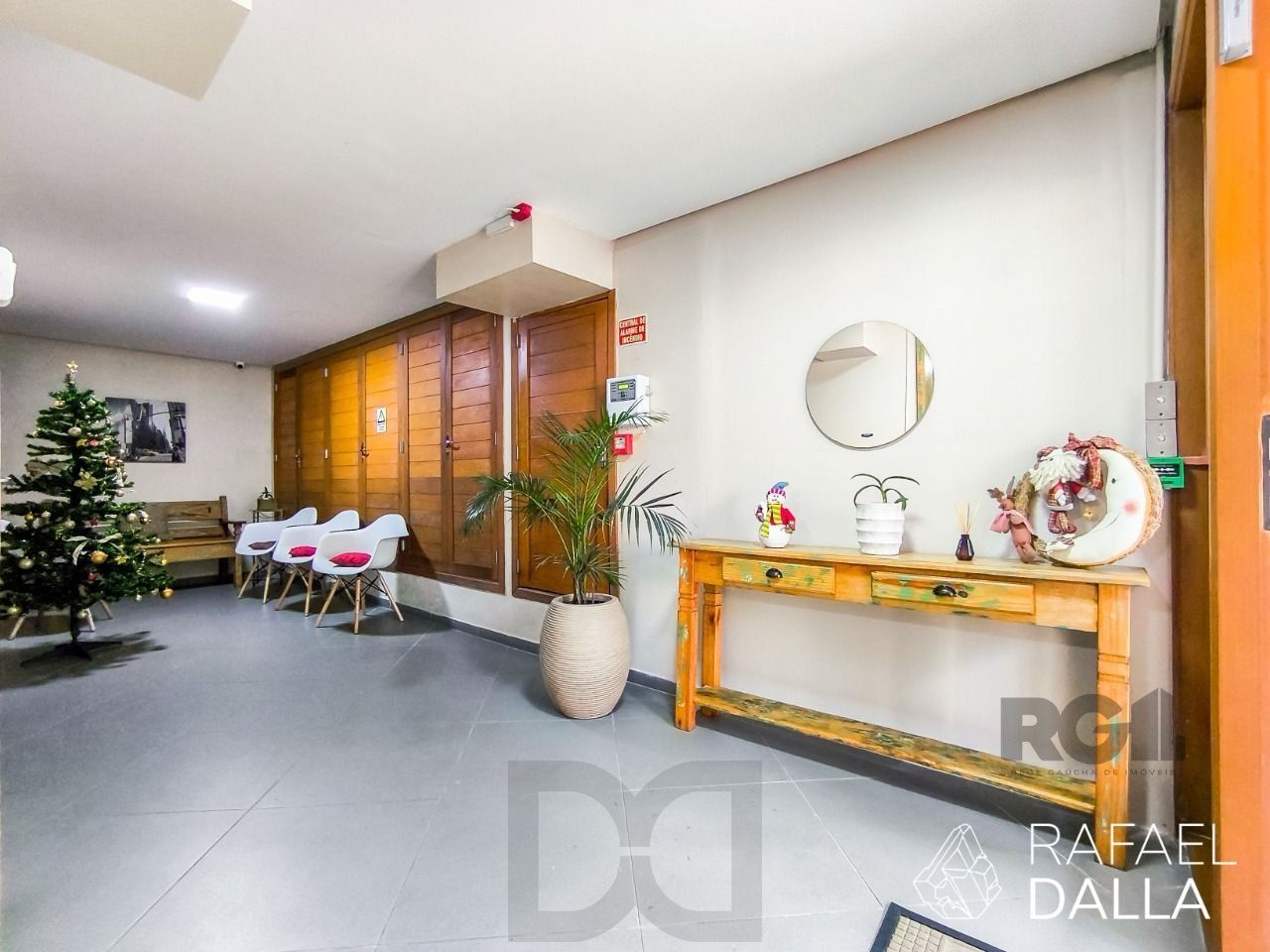 Na Rua Barão do Gravataí: Apartamento de 2 Dormitórios com Suíte e Churrasqueira, em estado de novo e LINDO, vaga de garagem. — foto 21