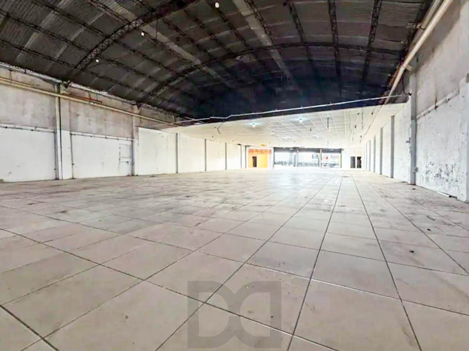 Pavilhão desocupado com 608m² privativo — foto 4