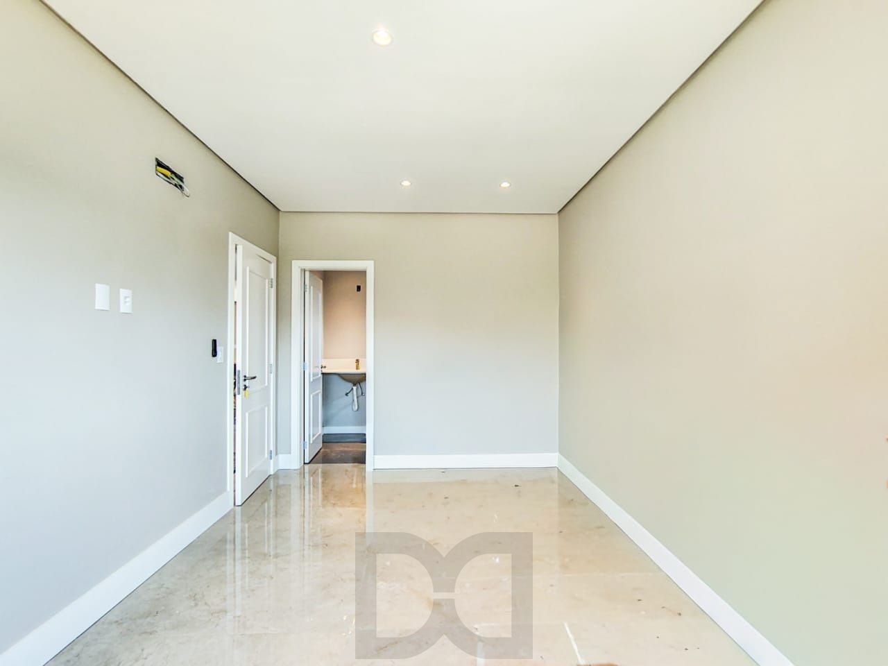 Casa mobiliada em condomínio Alphaville com 4 suítes, área verde nos fundos e piscina — foto 10