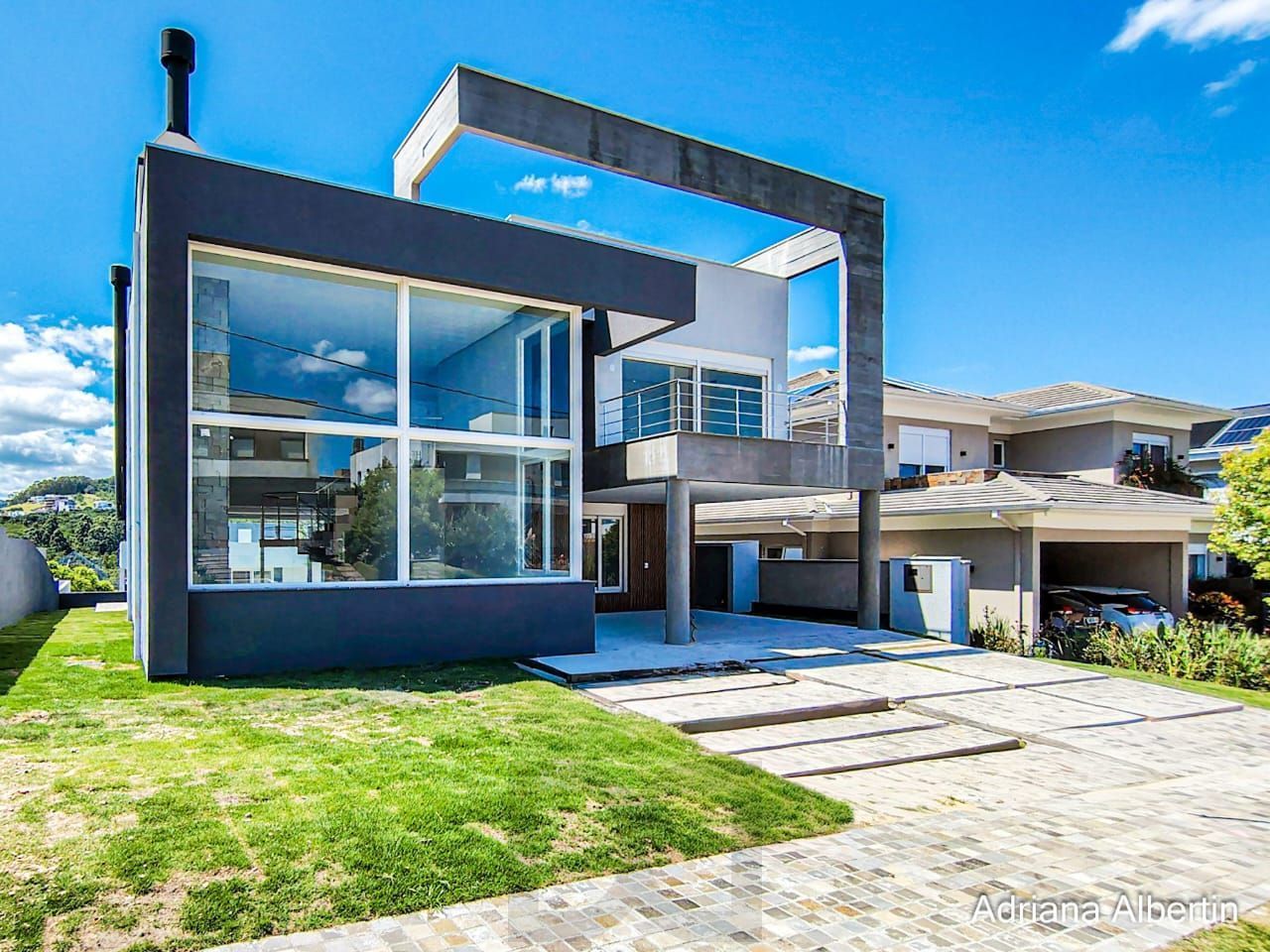 Casa em Alphaville com 3 suítes e pátio amplo — foto 1