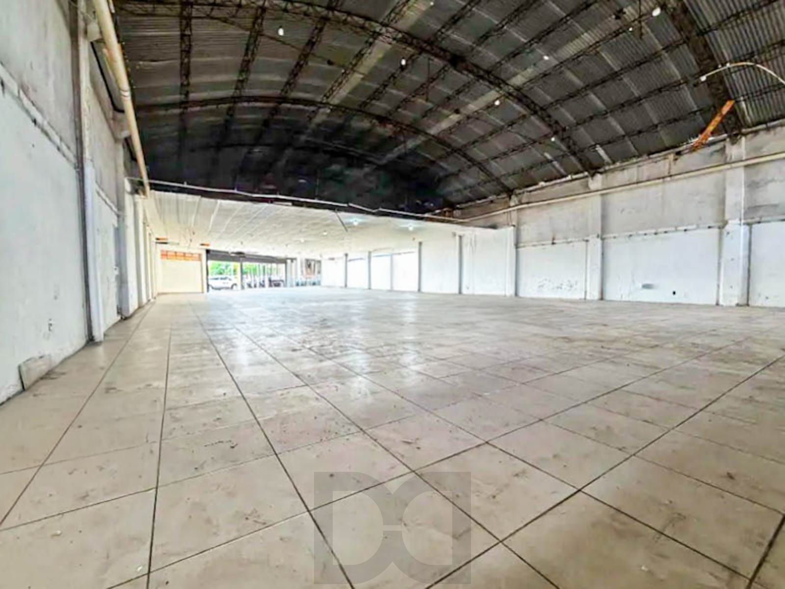 Pavilhão desocupado com 608m² privativo — foto 5