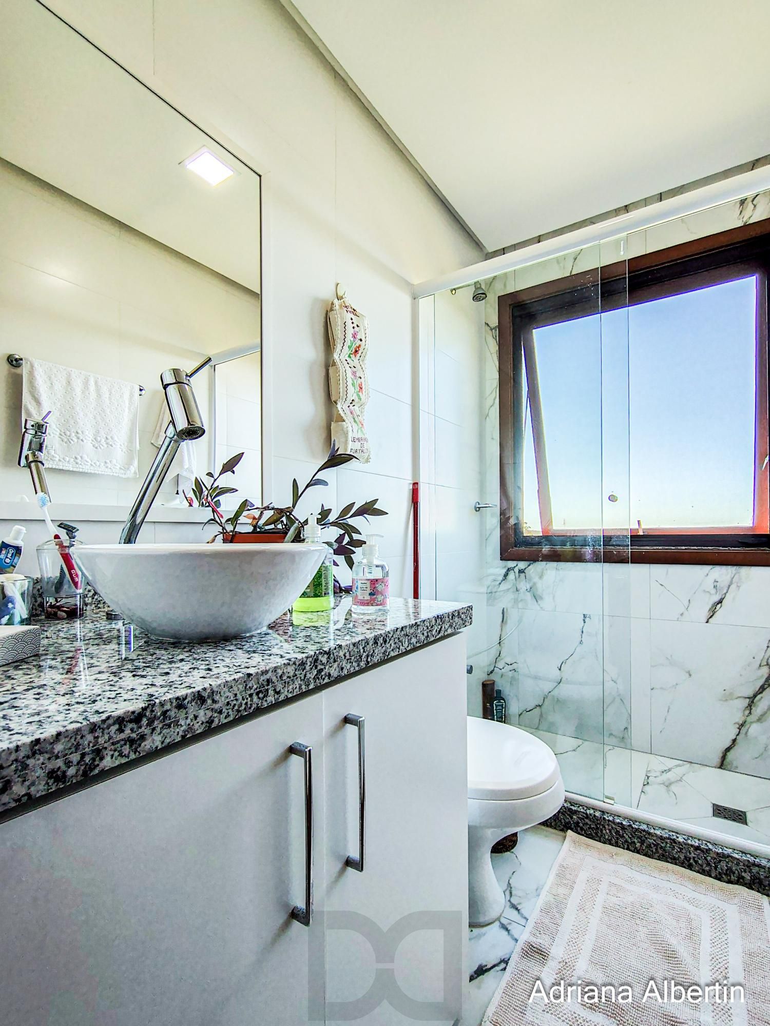 Casa estilo sítio no Alphaville Porto Alegre | Lago com carpas, pomar e vista permanente para o verde — foto 42
