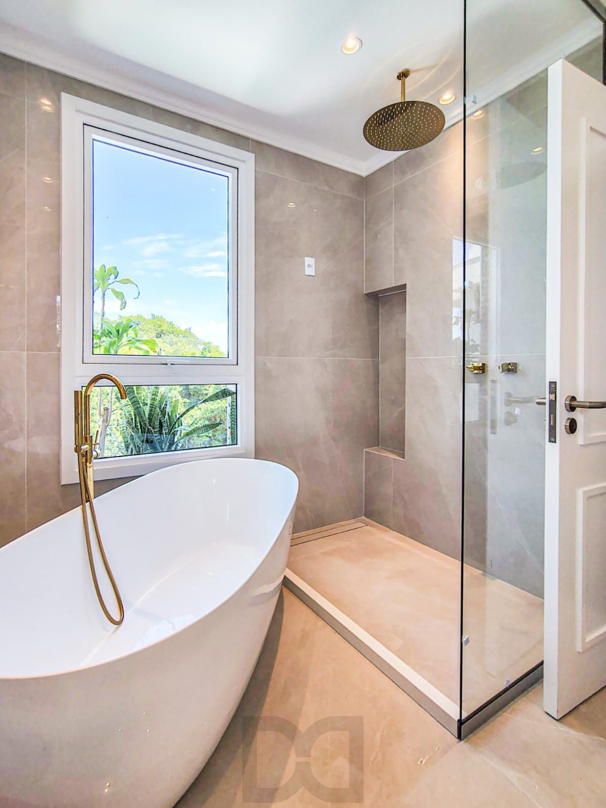 Casa mobiliada em condomínio Alphaville com 4 suítes, área verde nos fundos e piscina — foto 32