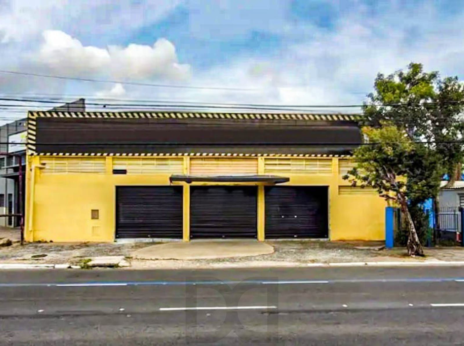 Pavilhão desocupado com 608m² privativo — foto 1