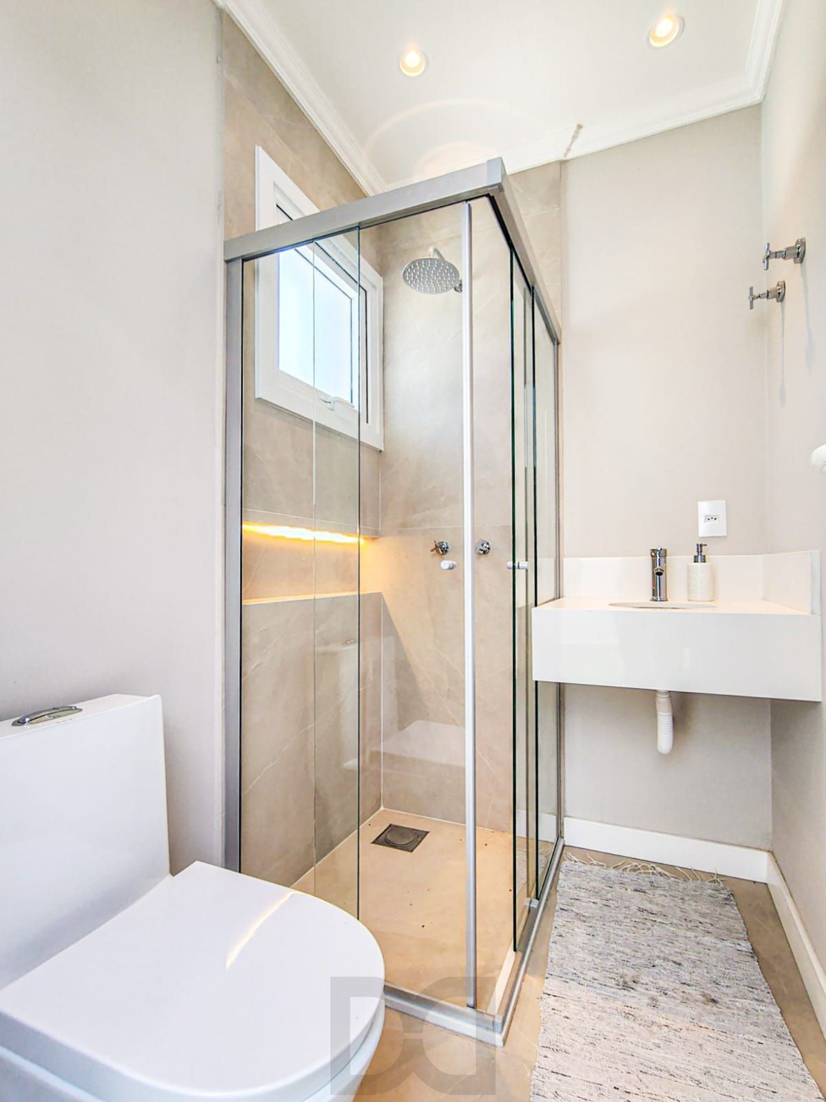 Casa mobiliada em condomínio Alphaville com 4 suítes, área verde nos fundos e piscina — foto 35
