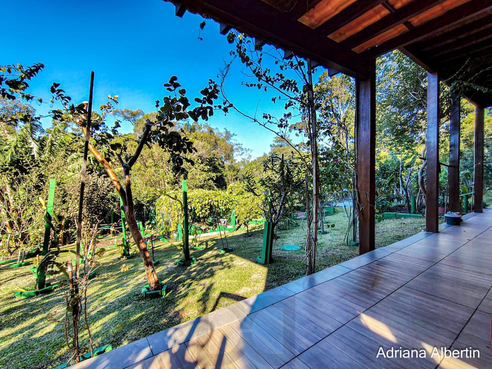Casa estilo sítio no Alphaville Porto Alegre | Lago com carpas, pomar e vista permanente para o verde — foto 66