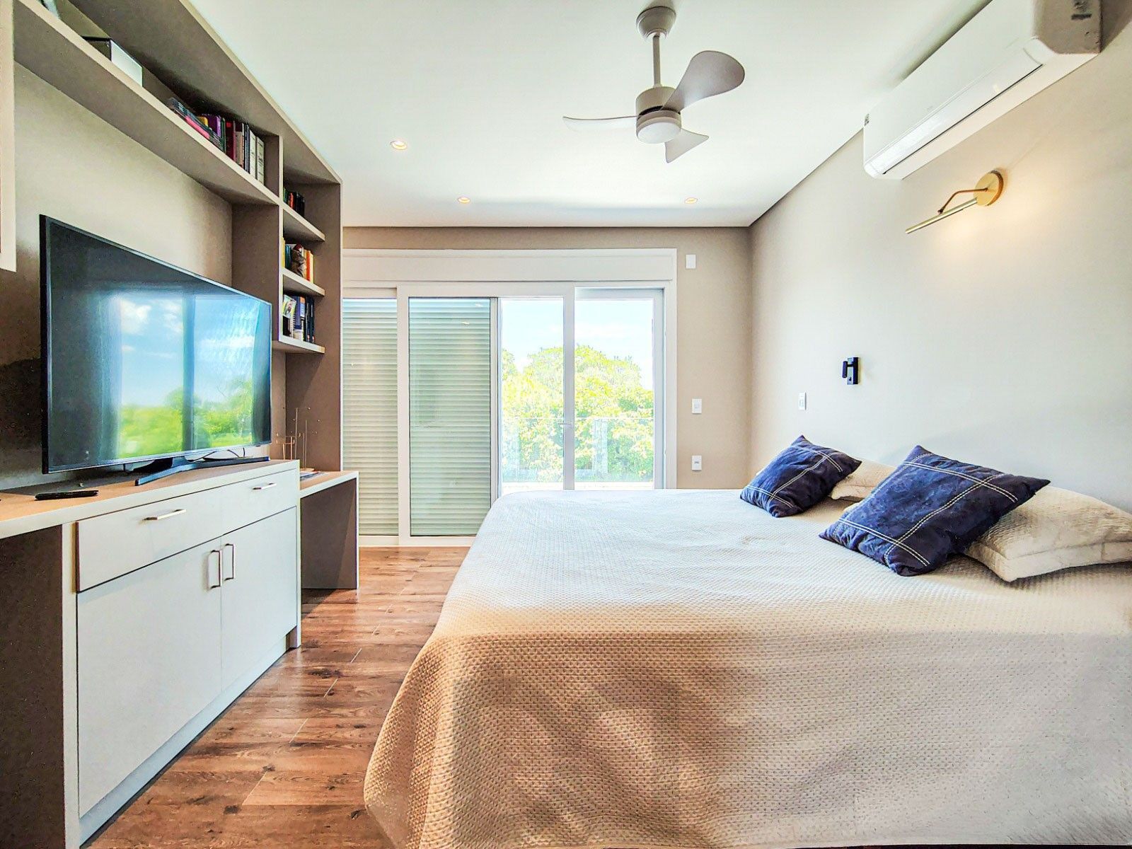 Casa mobiliada em condomínio Alphaville com 4 suítes, área verde nos fundos e piscina — foto 27