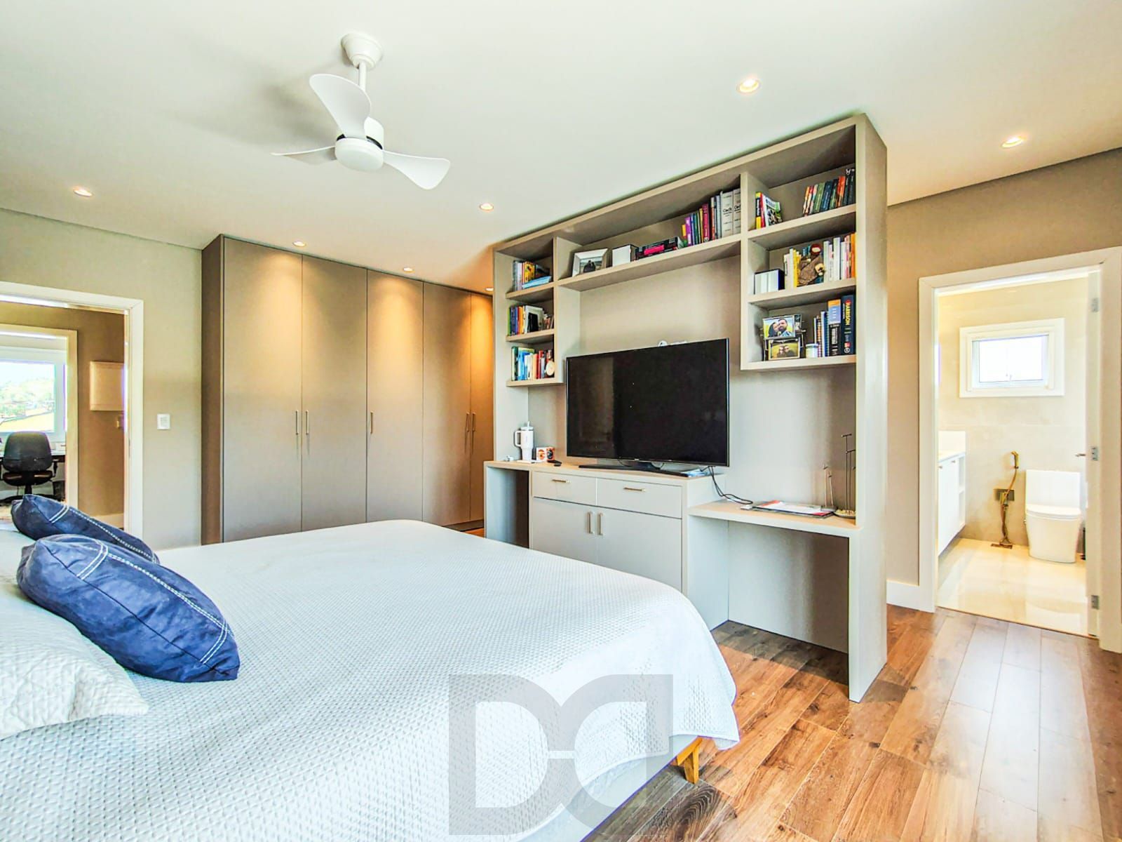 Casa mobiliada em condomínio Alphaville com 4 suítes, área verde nos fundos e piscina — foto 28
