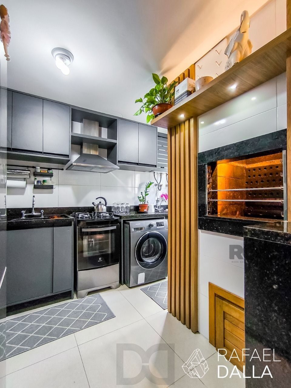 Na Rua Barão do Gravataí: Apartamento de 2 Dormitórios com Suíte e Churrasqueira, em estado de novo e LINDO, vaga de garagem. — foto 4