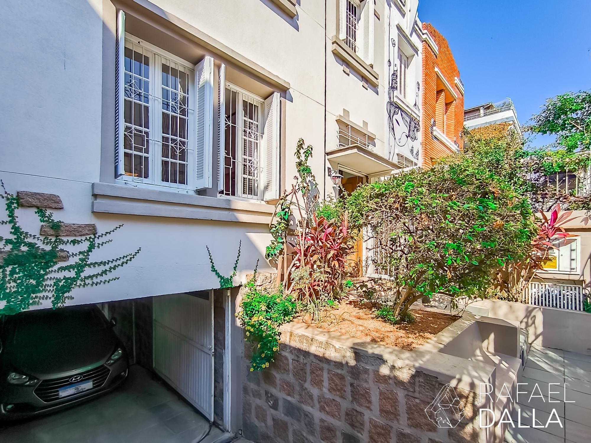 Casa impecável na Lopo Gonçalves com 4 dormitórios, garagem e pátio amplo — foto 2