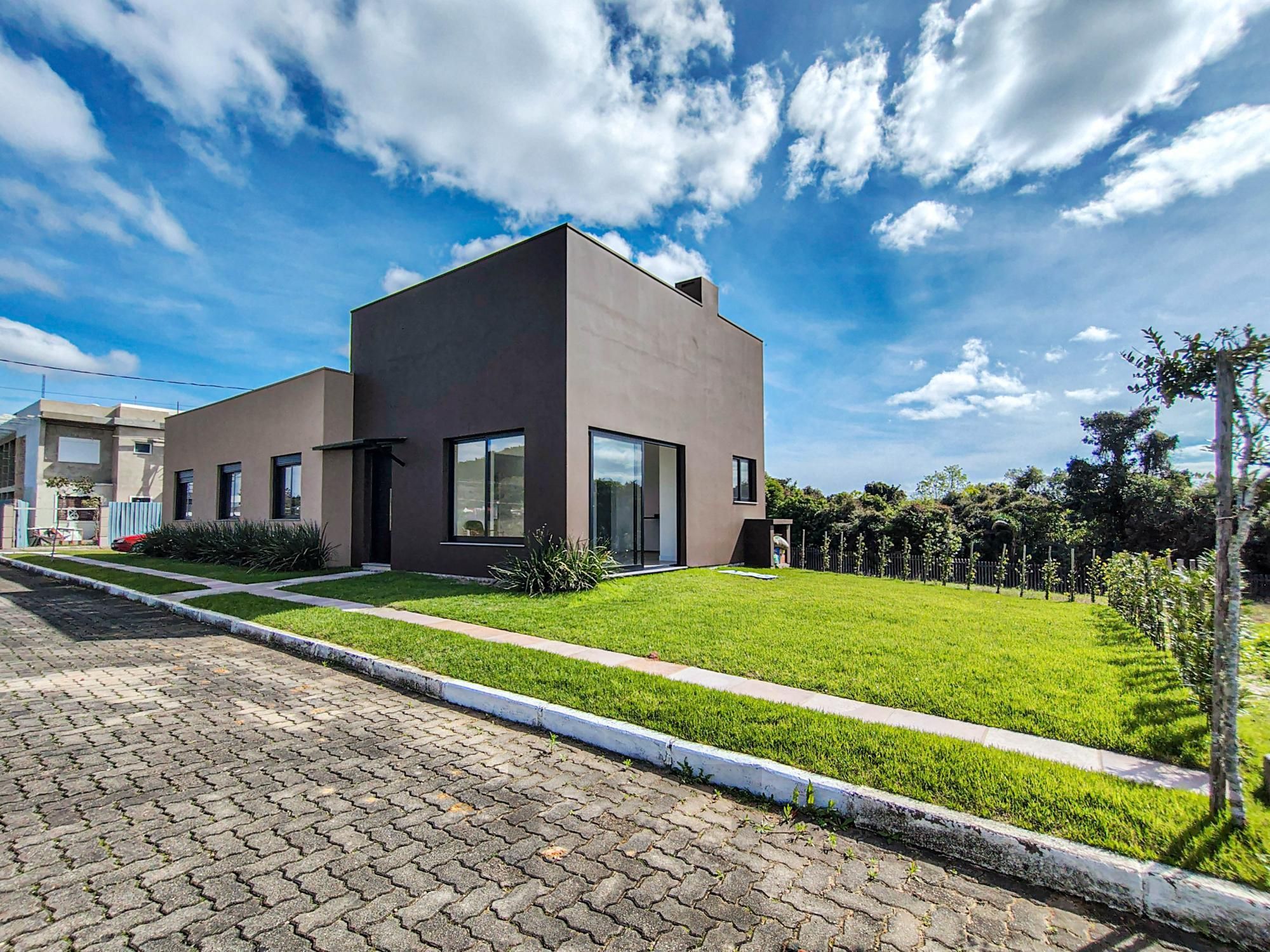 Casa térrea com 100m² privativo, em condomínio fechado na Estrada Jorge Pereira Nunes — foto 1