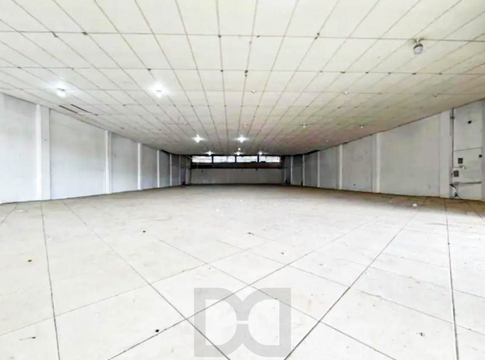 Pavilhão desocupado com 608m² privativo — foto 3