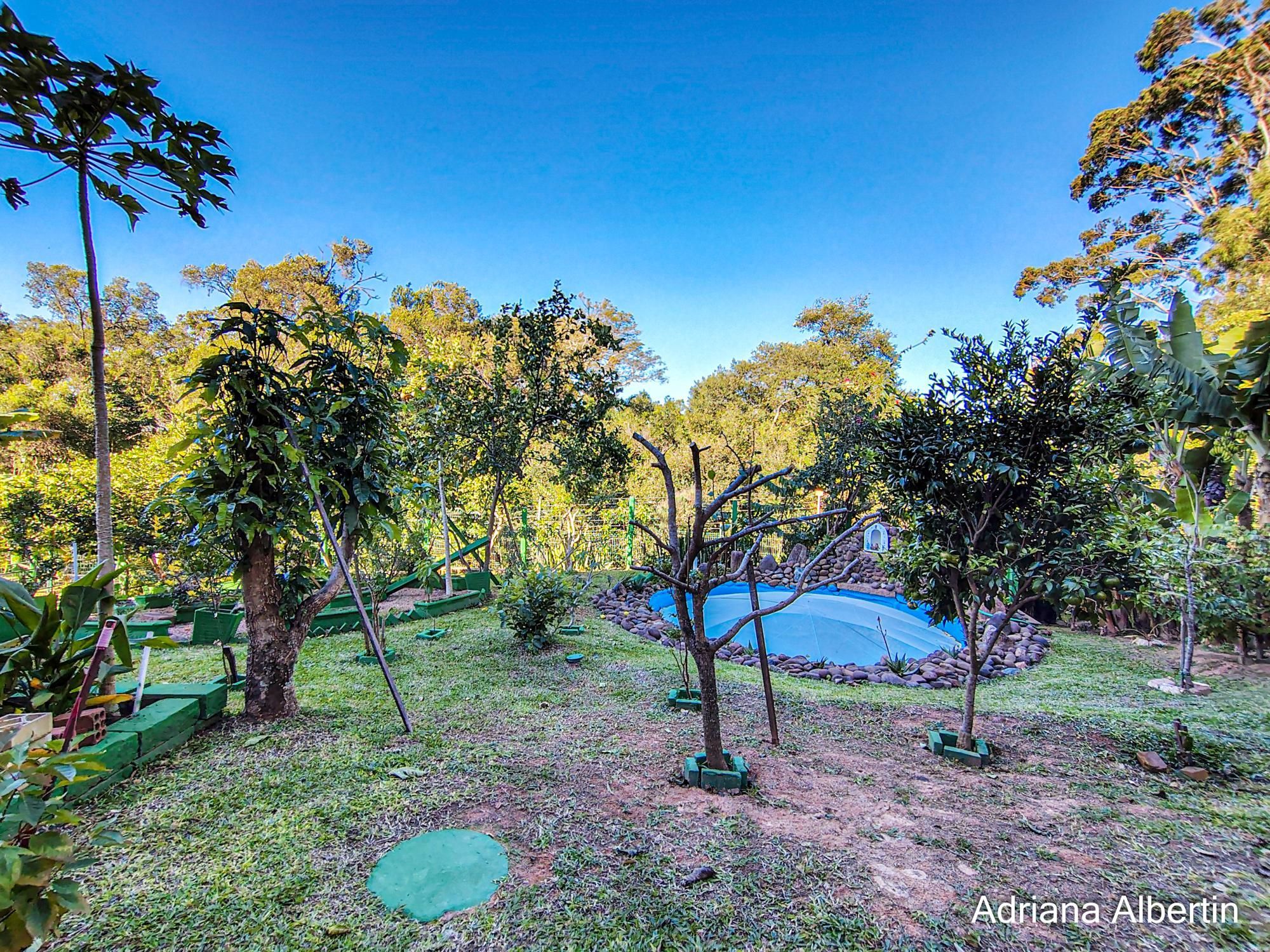 Casa estilo sítio no Alphaville Porto Alegre | Lago com carpas, pomar e vista permanente para o verde — foto 73