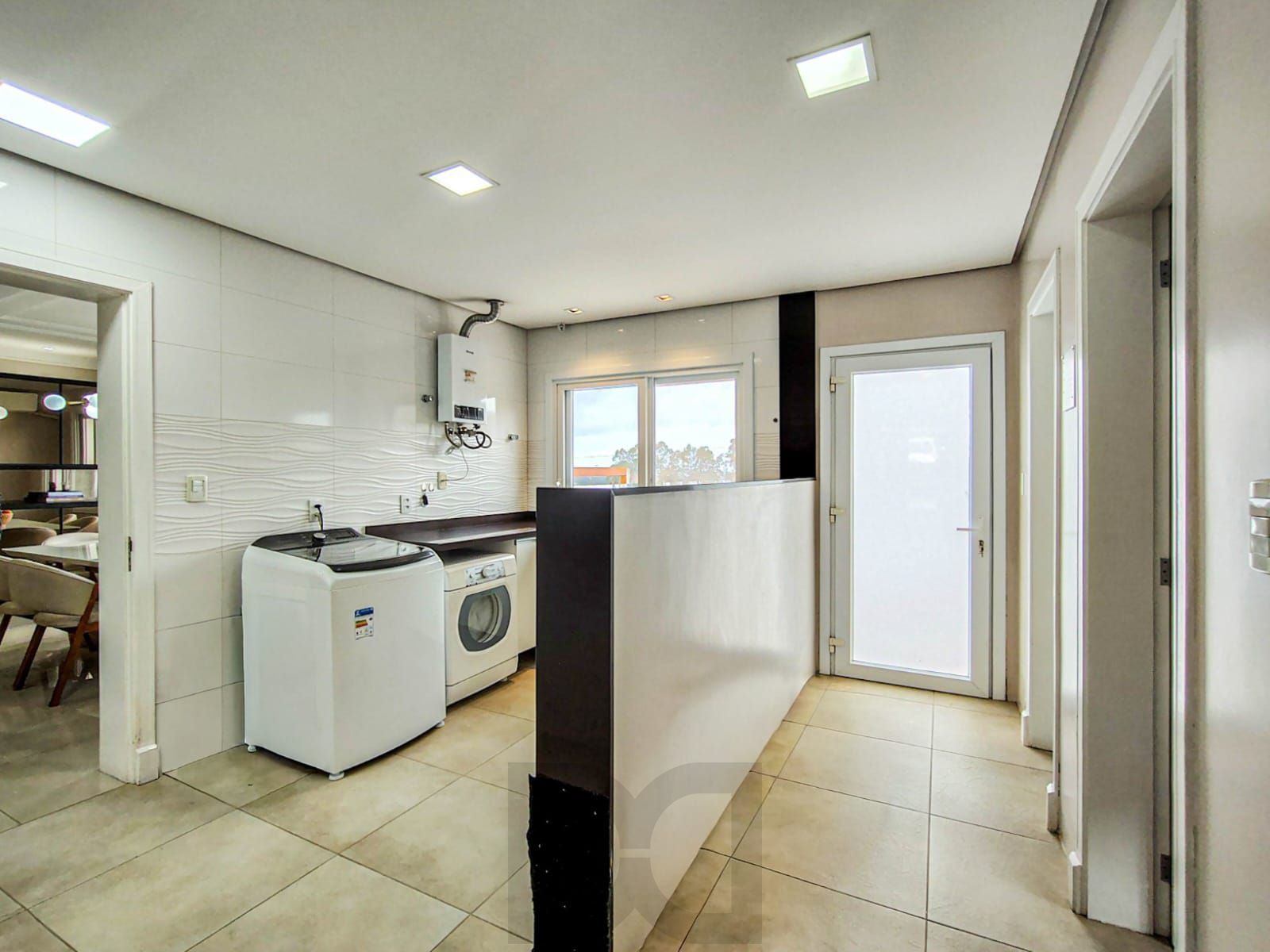 Casa mobiliada com 377m² com 4 dormitórios — foto 28