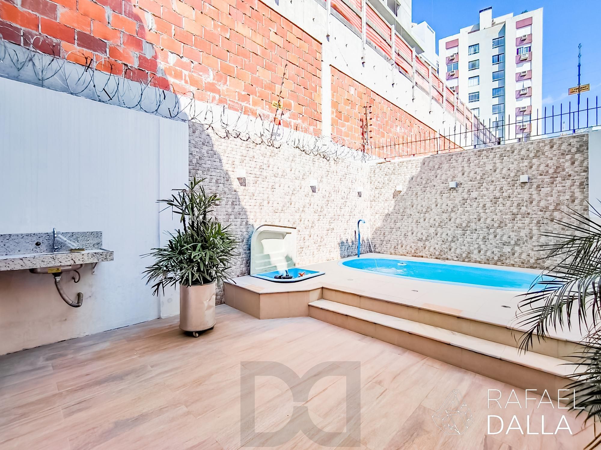 Casa com piscina e 5 vagas em frente ao Zaffari na Luiz Afonso — foto 12