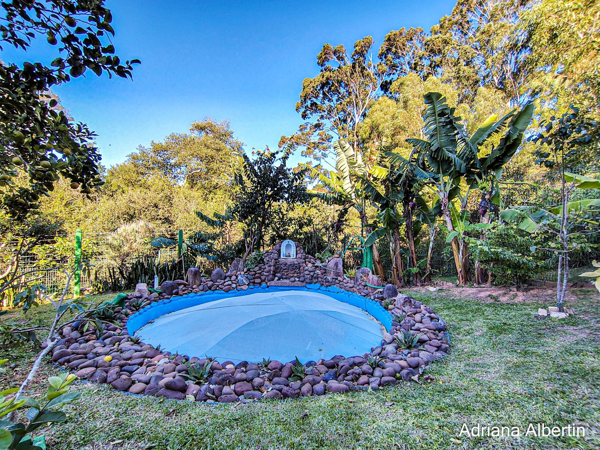 Casa estilo sítio no Alphaville Porto Alegre | Lago com carpas, pomar e vista permanente para o verde — foto 74