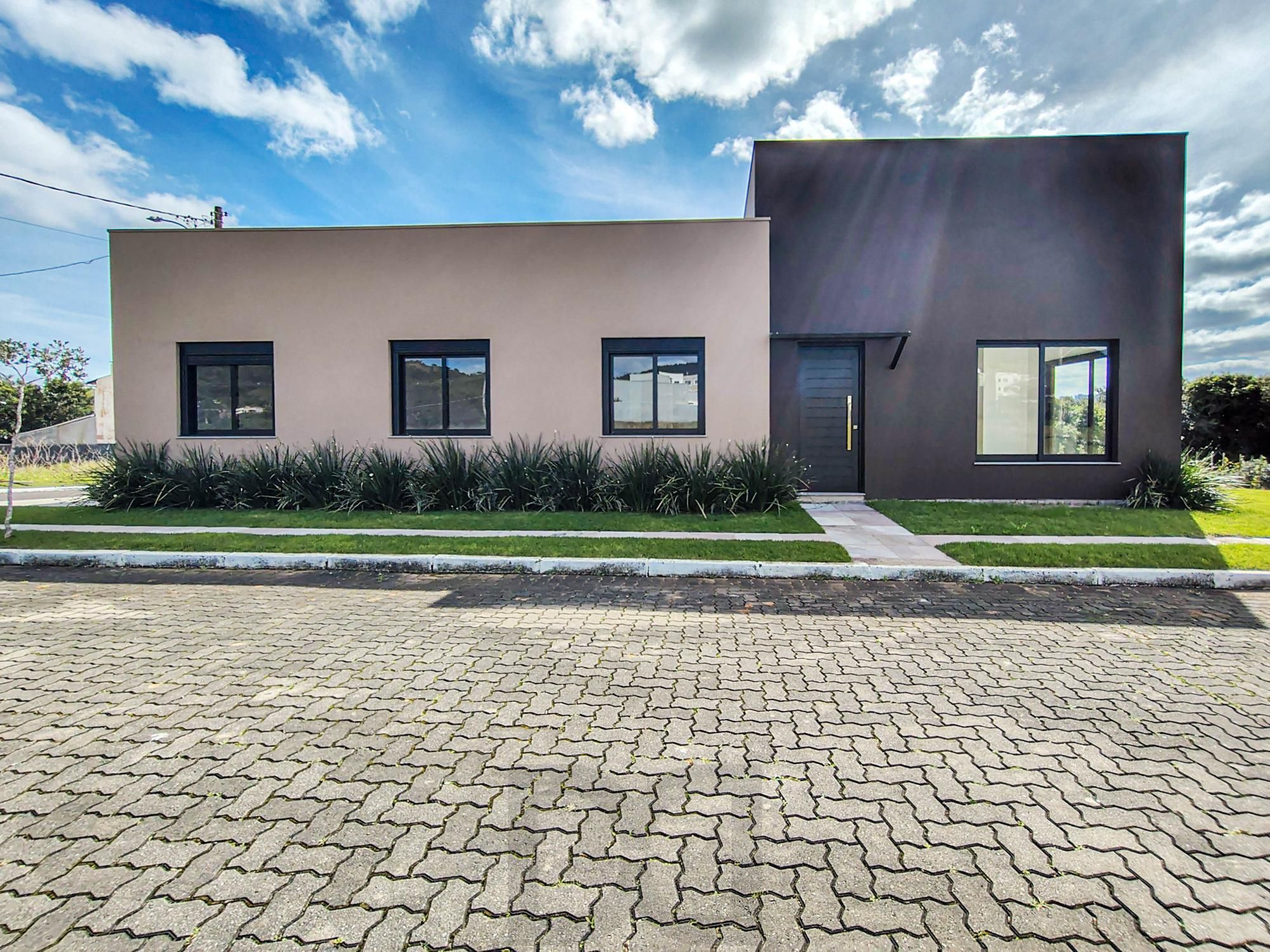 Casa térrea com 100m² privativo, em condomínio fechado na Estrada Jorge Pereira Nunes — foto 2