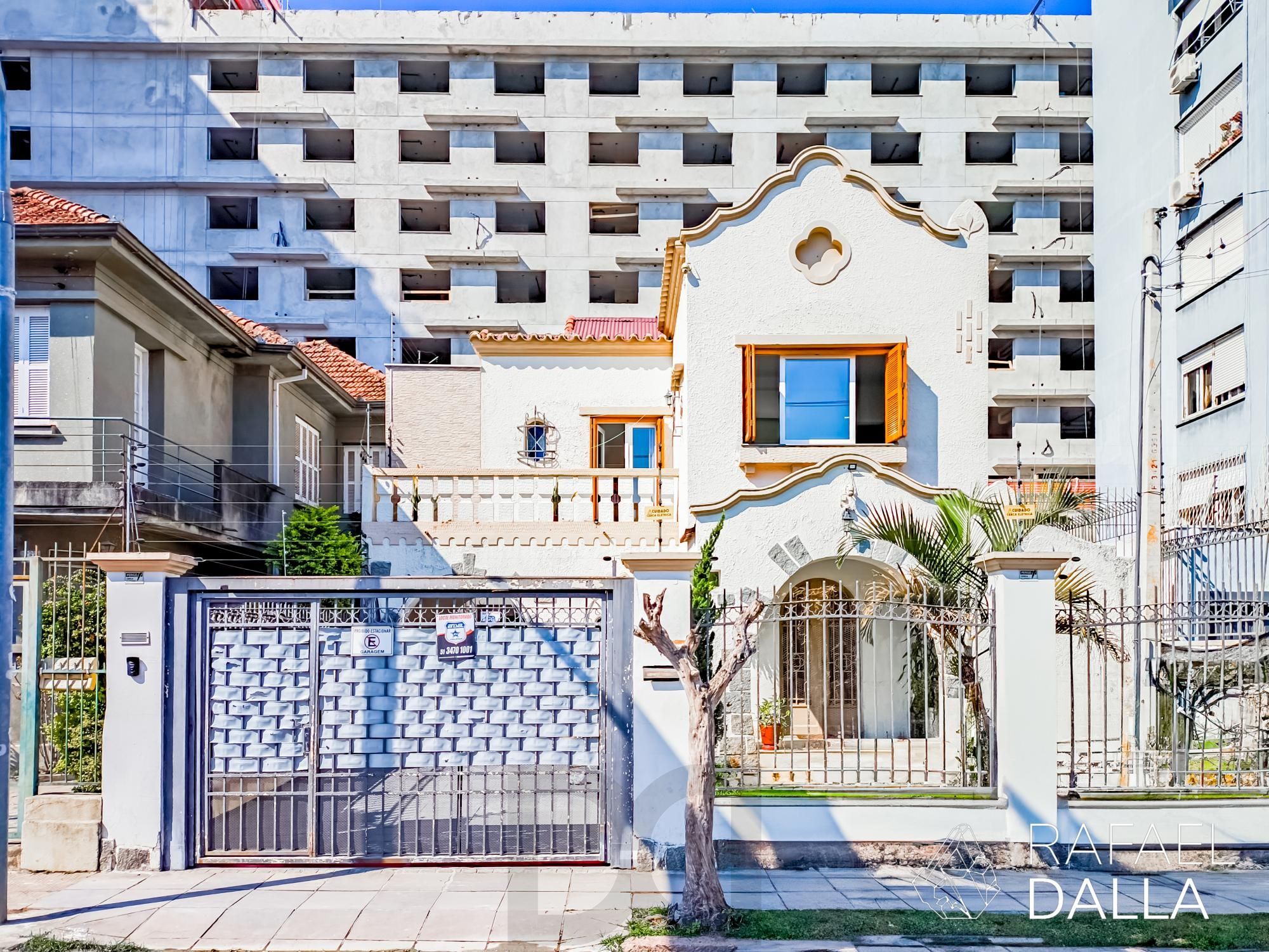 Casa com piscina e 5 vagas em frente ao Zaffari na Luiz Afonso — foto 1