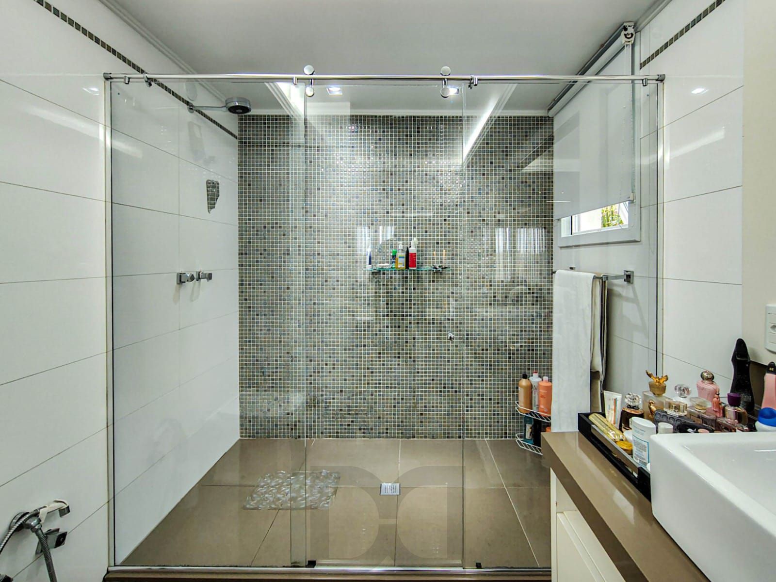 Casa mobiliada com 377m² com 4 dormitórios — foto 47