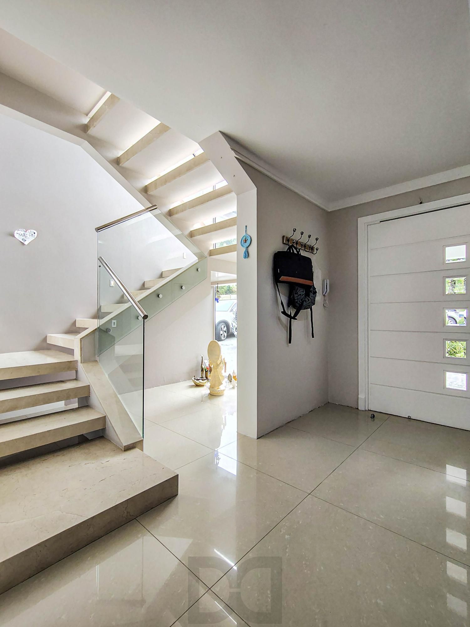 Casa mobiliada com 377m² com 4 dormitórios — foto 4