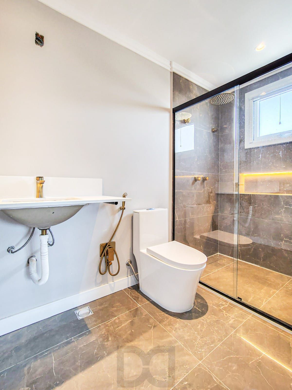 Casa mobiliada em condomínio Alphaville com 4 suítes, área verde nos fundos e piscina — foto 11