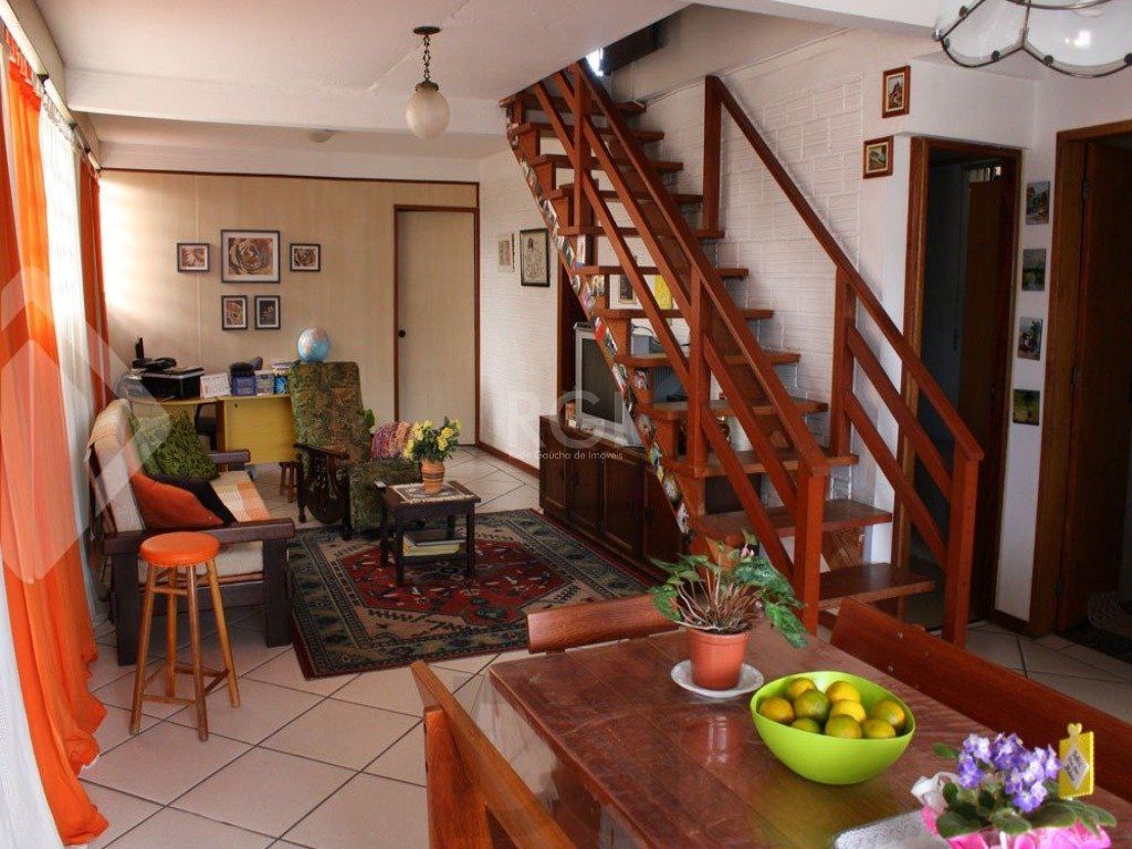 Casa para Venda - 246.24m², 5 dormitórios, sendo 1 suites, 4 vagas - Rubem Berta — foto 2