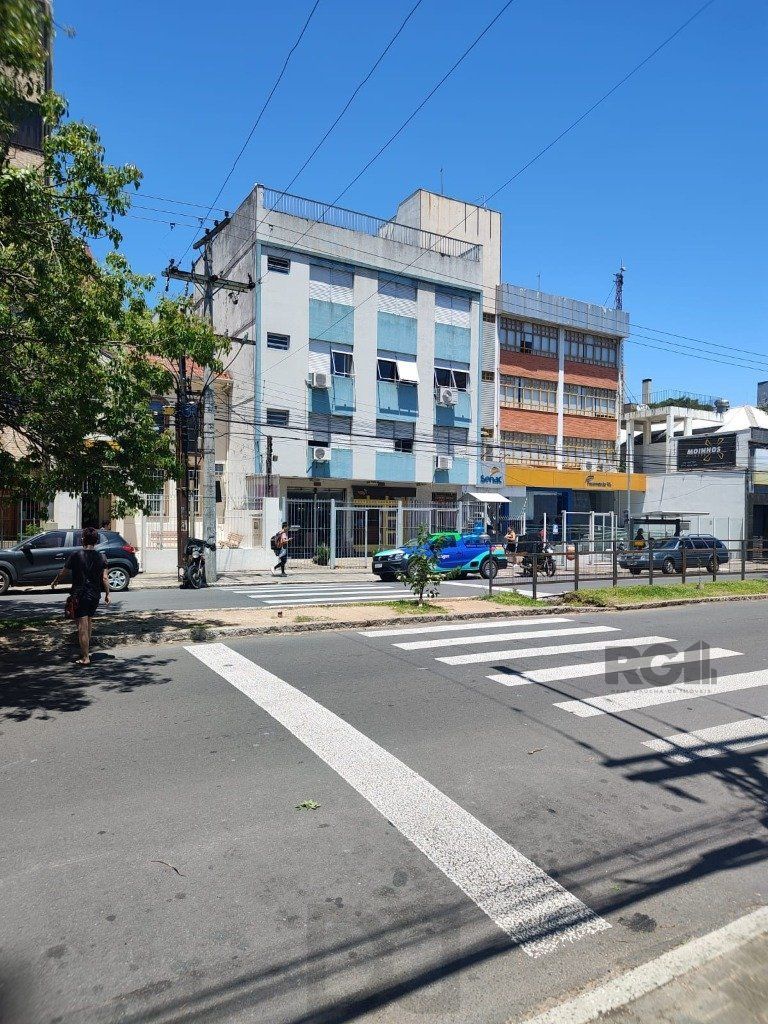 Apartamento 1Dormitório desocupado na Venâncio Aires piso parquêt ensolarado área de serviço ac financiamento FGTS — foto 1