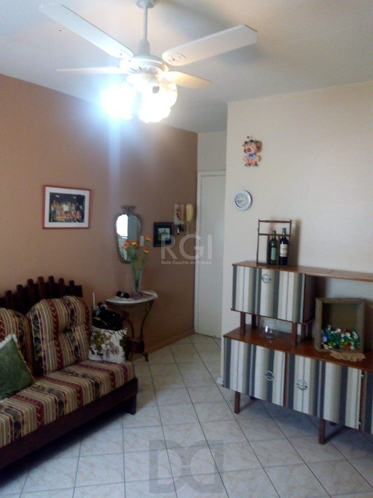 Apartamento 2dormitórios desocupado — foto 1