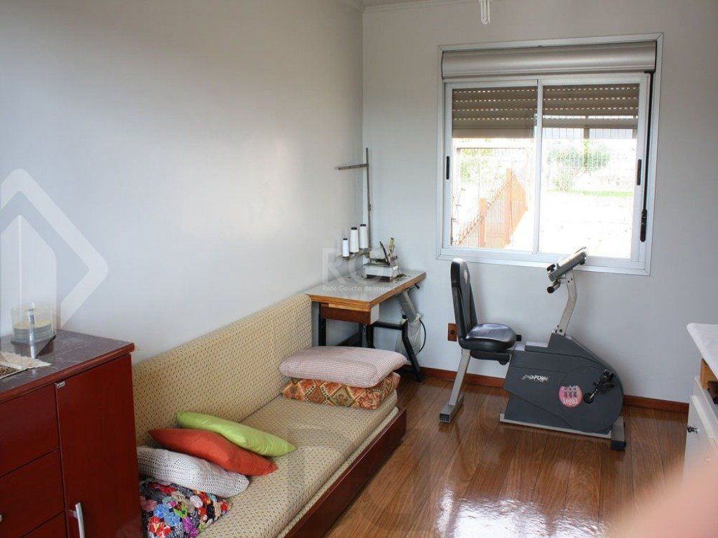 Casa para Venda - 246.24m², 5 dormitórios, sendo 1 suites, 4 vagas - Rubem Berta — foto 6
