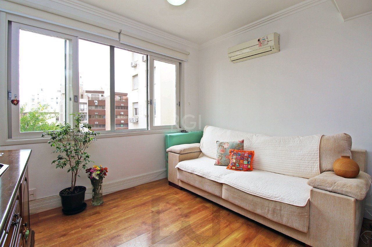 Apartamento 2 dormitórios, no bairro Floresta, Porto Alegre/RS — foto 2